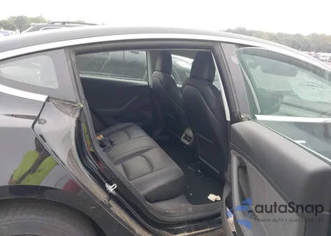 2018 Tesla Model 3 Long Range/Mid Range z USA, uszkodzony, nr VIN 5YJ3E1EA7JF152222